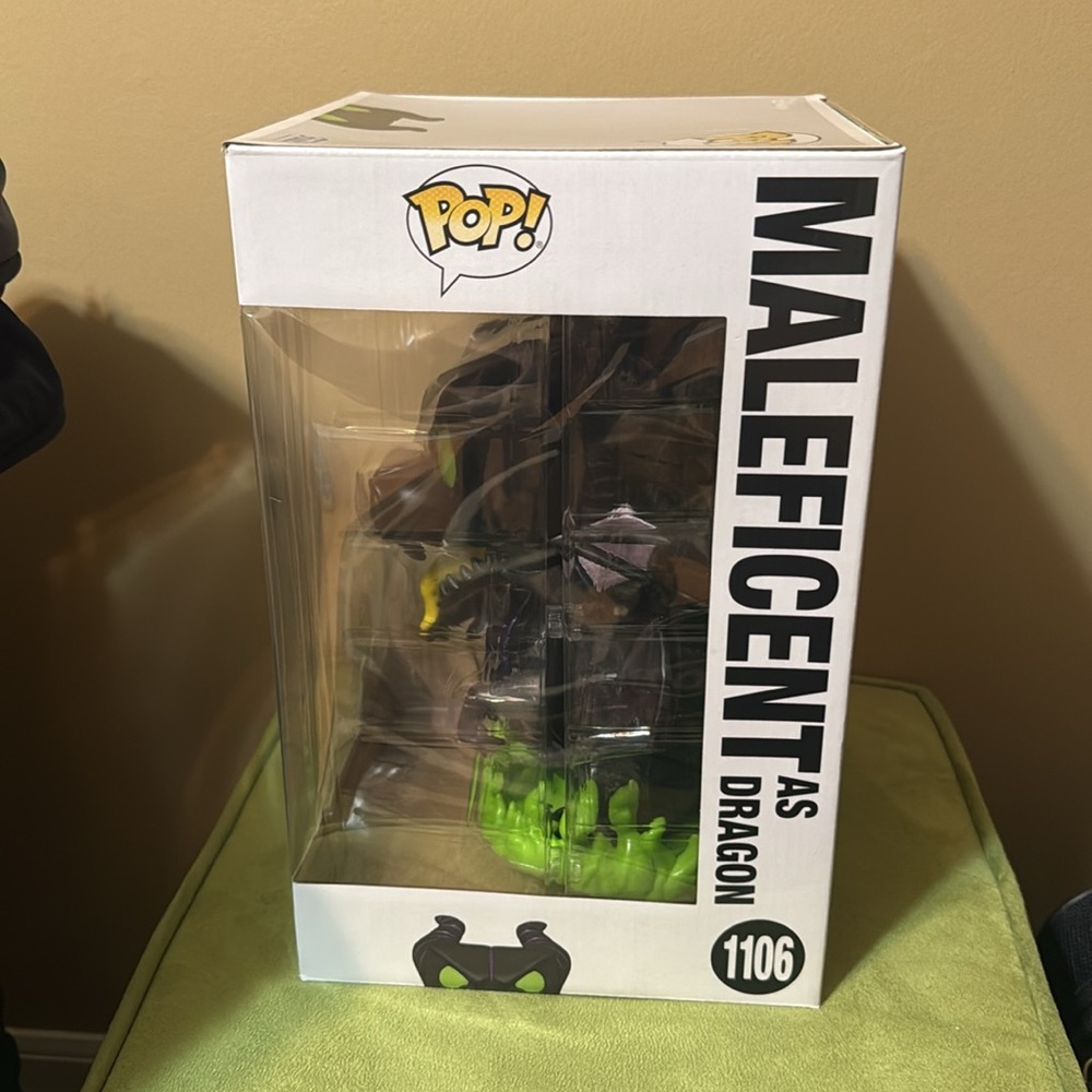 Funko Pop Jumbo: Villains - Maleficent Dragon - Picture 6 of 10